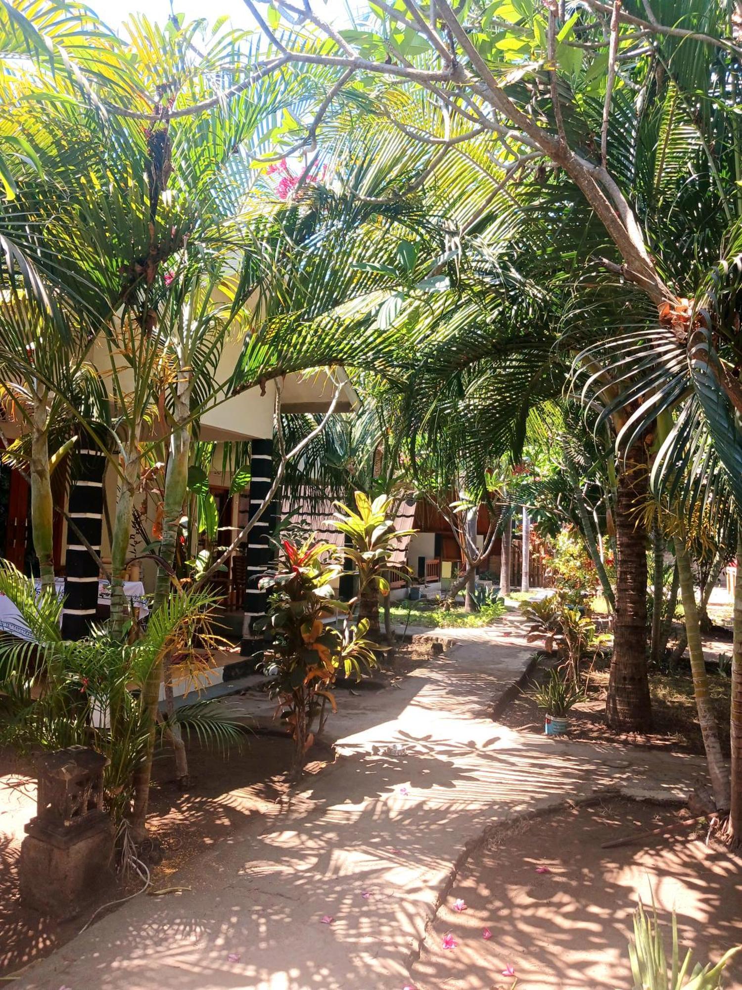 Florine'S Garden Hotel Gili Islands Exterior photo